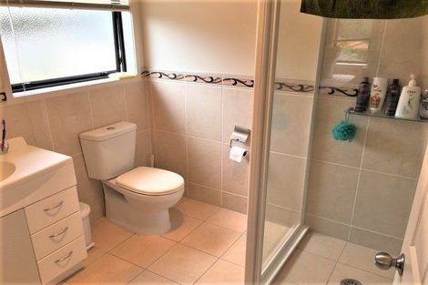 Photo of property in 100 George Deane Place, Greenhithe, Auckland, 0632