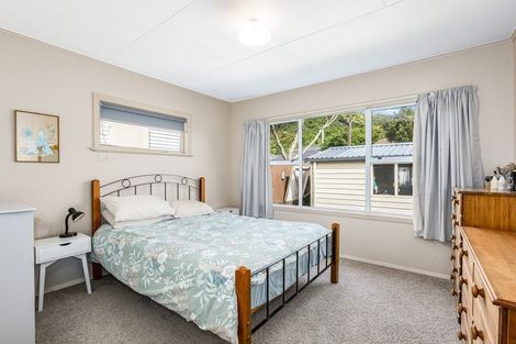 Photo of property in 11 Gardiner Grove, Wainuiomata, Lower Hutt, 5014
