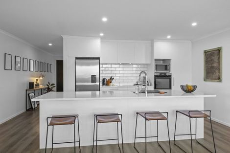 Photo of property in 18 Piharau Crescent, Hurdon, New Plymouth, 4310