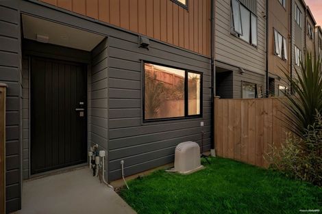 Photo of property in 11/9 Schnapper Rock Road, Greenhithe, Auckland, 0632