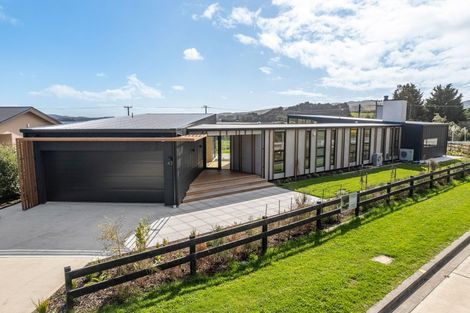 Photo of property in 43 Paekakariki Hill Road, Pauatahanui, Porirua, 5381