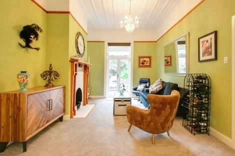 Photo of property in 27 Main Street, Hospital Hill, Napier, 4110