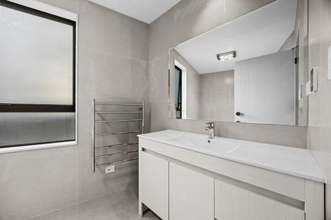 Photo of property in 2 Koropiko Lane, Flat Bush, Auckland, 2019