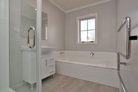 Photo of property in 32 Queens Park Crescent, Frankton, Hamilton, 3204