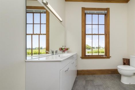 Photo of property in 628 Parewanui Road, Bulls, 4894