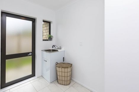 Photo of property in 58 King Charles Drive, Kingsley Heights, Upper Hutt, 5018