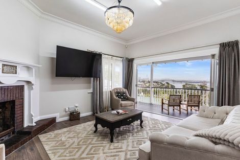 Photo of property in 88 Onewa Road, Northcote Point, Auckland, 0627