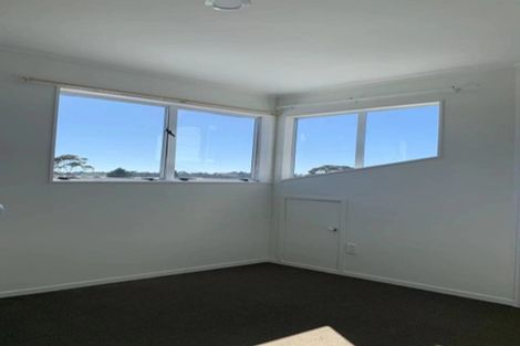 Photo of property in 1/12 De Thiery Place, Pakuranga Heights, Auckland, 2010