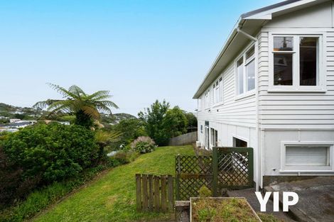Photo of property in 139 Ruskin Road, Newlands, Wellington, 6037