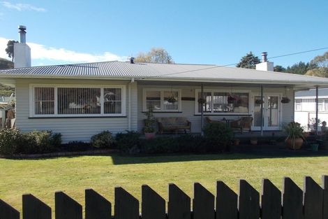 Photo of property in 16 Ongo Road, Hunterville, 4730