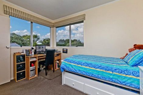 Photo of property in 65 Pupuke Road, Birkenhead, Auckland, 0627