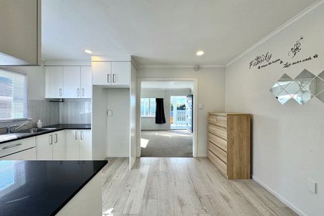 Photo of property in 43 Scotts Road, Manurewa East, Auckland, 2102