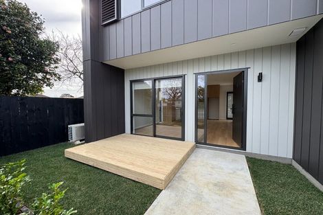 Photo of property in 2/13 Thomas Road, Mangere, Auckland, 2022