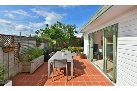 Photo of property in 2/10 Ross Crescent, Orewa, 0931