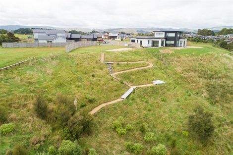 Photo of property in 73 Vaucluse Heights, Fitzherbert, Palmerston North, 4410