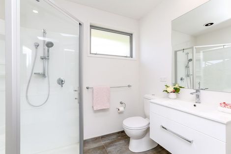 Photo of property in 17a Heta Road, Highlands Park, New Plymouth, 4312