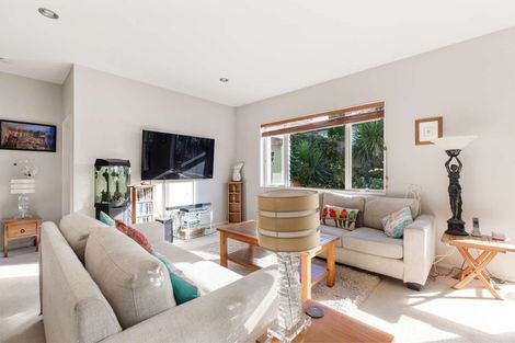 Photo of property in 2 Jammen Drive, Massey, Auckland, 0614