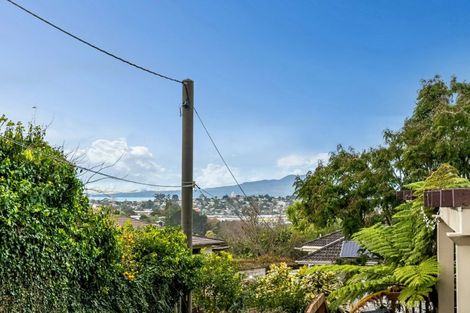 Photo of property in 2/539 Glenfield Road, Glenfield, Auckland, 0629