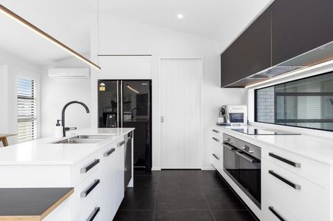 Photo of property in 38 Puhirake Crescent, Pyes Pa, Tauranga, 3112