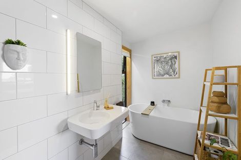 Photo of property in 76 Cutfield Road, New Plymouth, 4310