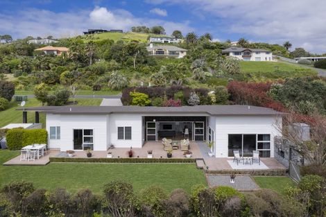 Photo of property in 33 Oceana Drive, Welcome Bay, Tauranga, 3175