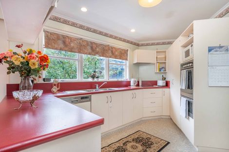 Photo of property in 16 Redwood Avenue, Tawa, Wellington, 5028