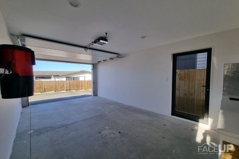 Photo of property in 17a Marina View Drive, West Harbour, Auckland, 0618