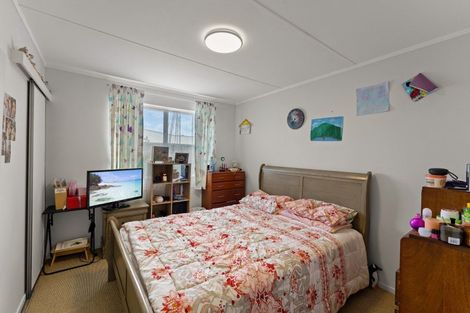 Photo of property in 6 Colenso Place, Otaki Beach, Otaki, 5512