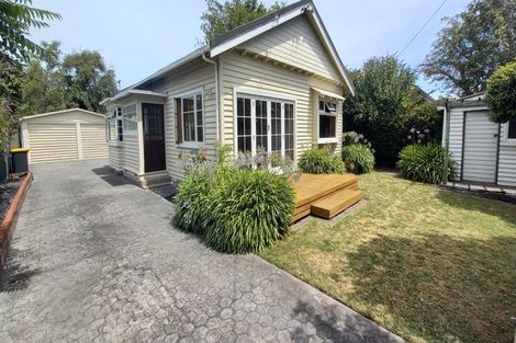 Photo of property in 60 Sandwich Road, Beckenham, Christchurch, 8023