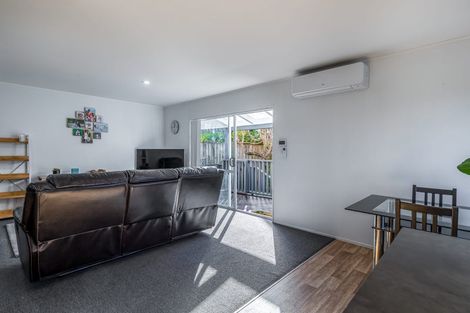 Photo of property in 1/34 Lambrown Drive, Totara Vale, Auckland, 0629