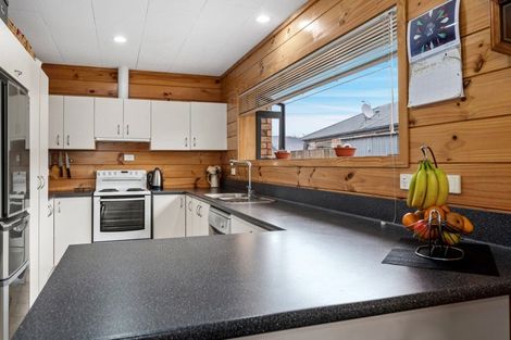 Photo of property in 10 Heaphy Place, Pukehangi, Rotorua, 3015