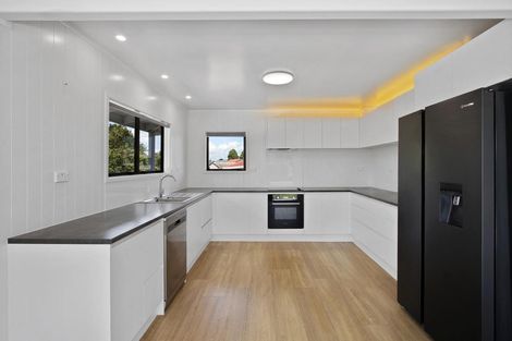 Photo of property in 114 Torkar Road, Clarks Beach, 2122