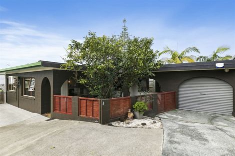 Photo of property in 1/2 Salem Place, Torbay, Auckland, 0630