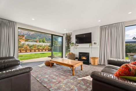 Photo of property in 15 Pennycook Place, Lake Hawea, Wanaka, 9382