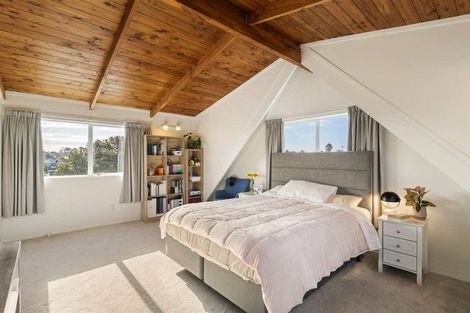 Photo of property in 2/30 Bond Crescent, Forrest Hill, Auckland, 0620