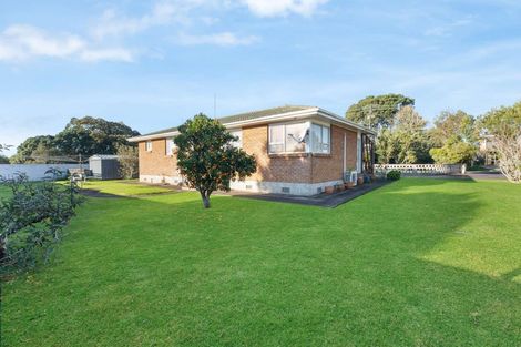 Photo of property in 8 Warden Place, Mangere Bridge, Auckland, 2022