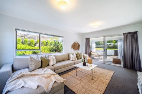 Photo of property in 2/50 Seaview Road, Castor Bay, Auckland, 0620