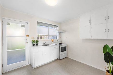 Photo of property in 2/15 Lavas Place, Mount Wellington, Auckland, 1060