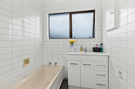 Photo of property in 22 Peterhouse Place, West Harbour, Auckland, 0618