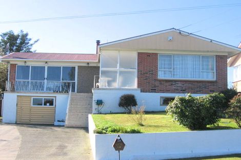 Photo of property in 19 Renwick Street, Papakura, 2110