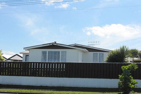 Photo of property in 16 Bryce Street, Castlecliff, Whanganui, 4501