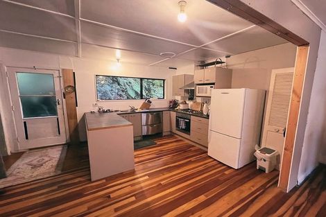 Photo of property in 32 Shackleton Grove, Stokes Valley, Lower Hutt, 5019