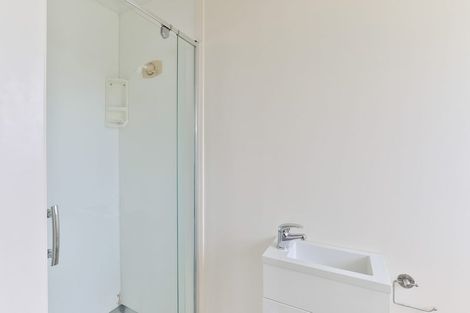 Photo of property in 2/28 Witheford Drive, Bayview, Auckland, 0629