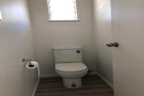 Photo of property in 11 Finlow Drive, Te Atatu South, Auckland, 0610