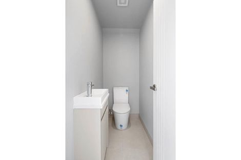 Photo of property in 48 Taipahitini Road, Rosehill, 2113