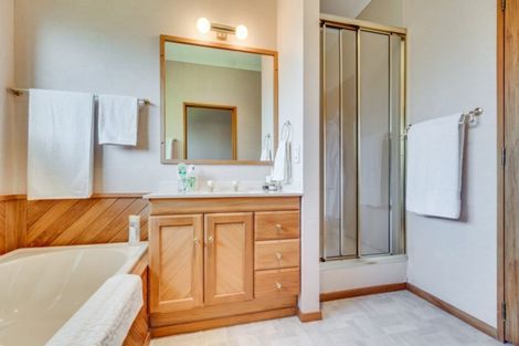 Photo of property in 5 Haines Grove, Rainbow Point, Taupo, 3330