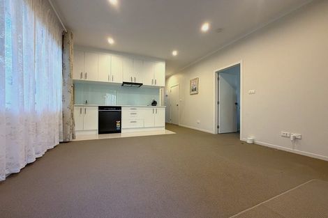 Photo of property in 7 Northcross Drive, Oteha, Auckland, 0630