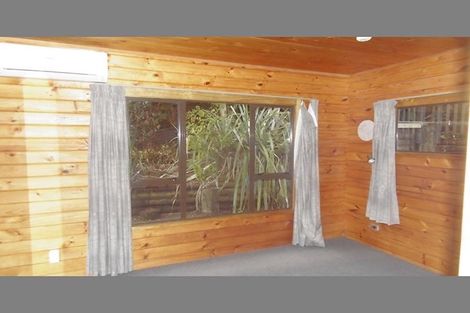 Photo of property in 554 Scenic Drive, Waiatarua, Auckland, 0612