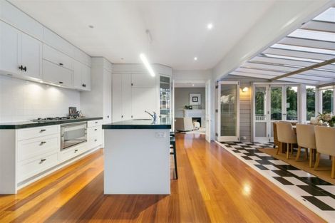 Photo of property in 2 Brassey Road, Birkenhead, Auckland, 0626