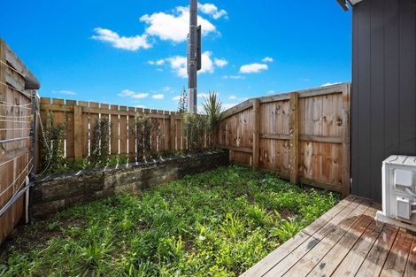 Photo of property in 2/3226 Great North Road, New Lynn, Auckland, 0600